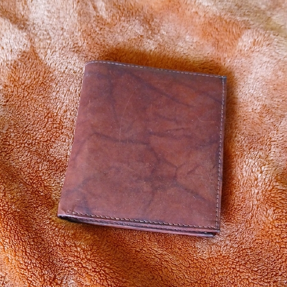 Hand Crafted Genuine Leather Mens's Wallet - Picture 1 of 4